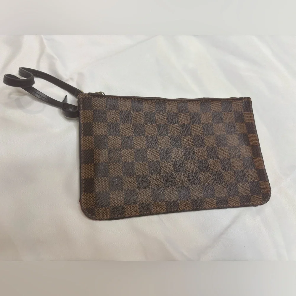 Louis Vuitton Damier Ebene Neverfull Pochette